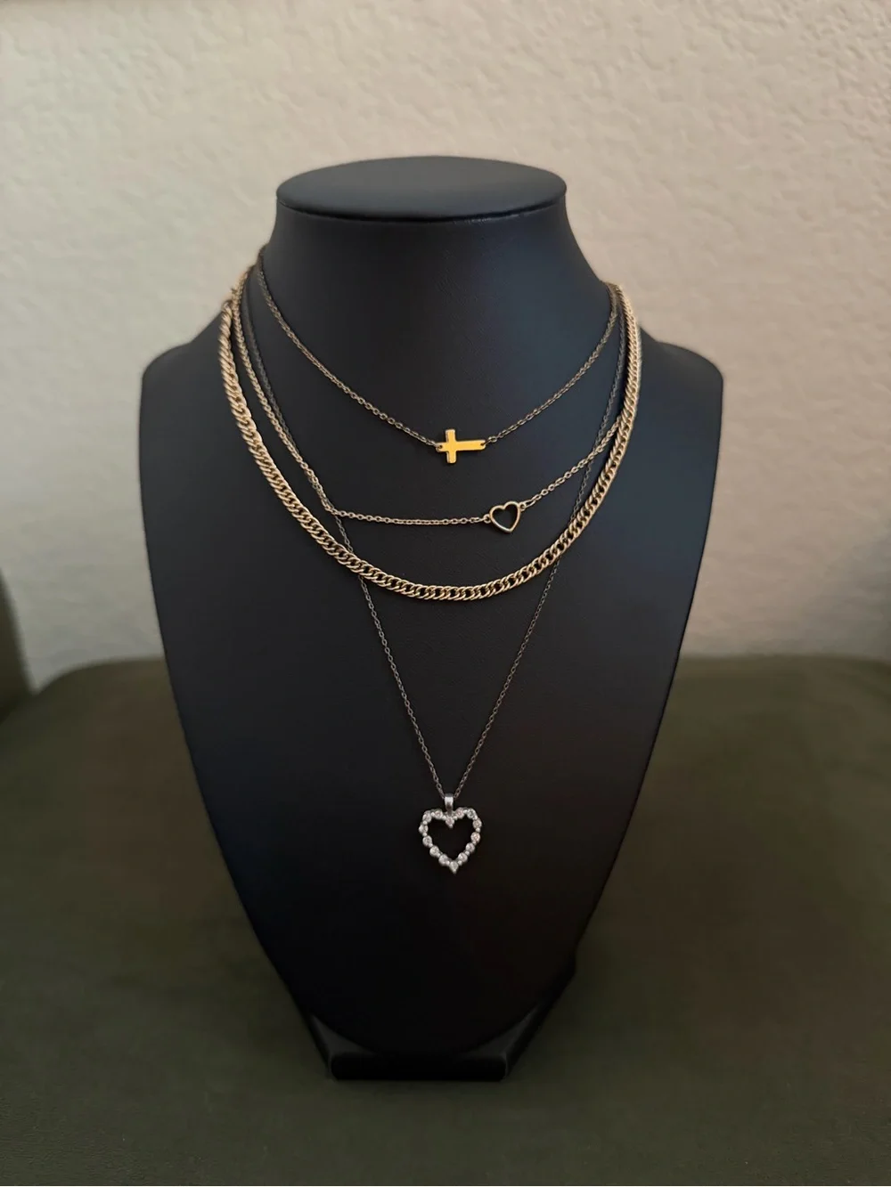 Beautiful Necklace Bundle (Set of 4) Gold and Silver